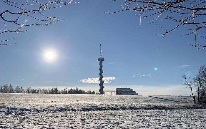 Rozhledna nad chatou je přístupná i v zimě