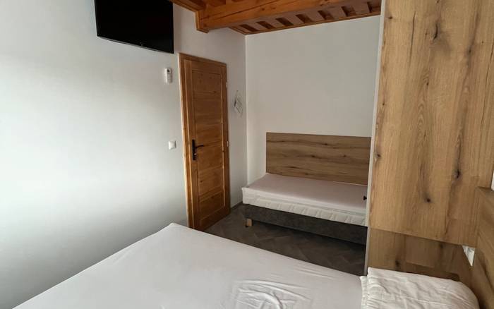 Apartmán č.1 - spálňa s tromi pevnými lôžkami,