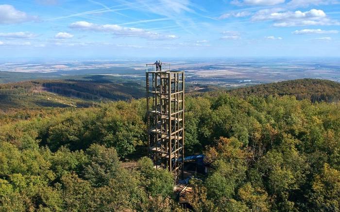 Veľká homoľa, 4 km od