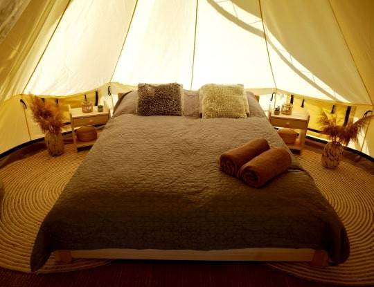 Glamping na kopečku u vinohradu