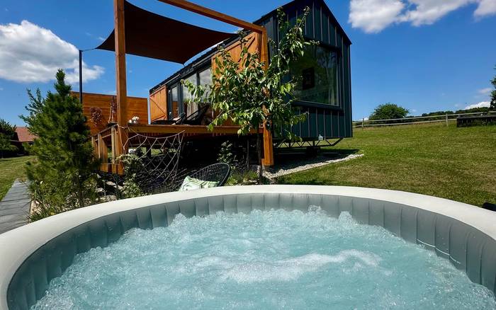 Garden House leto s vírivkou 