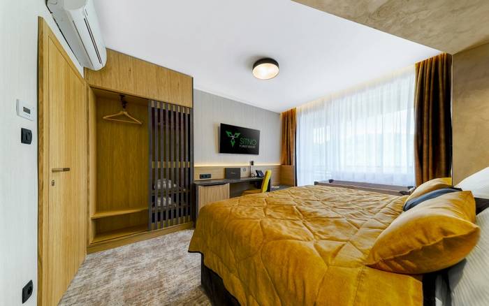 Business apartmán s balkónom, prístelkou a s výhľadom do areálu