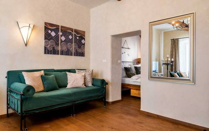 Prostorný apartmán s vlastní ložnicí a kuchyní