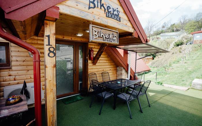 Котедж та апартаменти Bikers house
