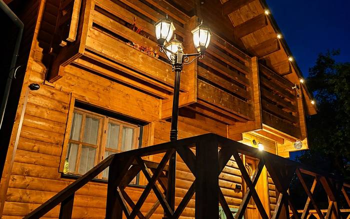 Дерев'яний будинок Осадне Полоніни