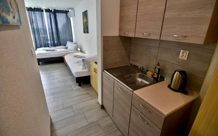 Izba č. 3 štvorlôžková s kuchynkou a balkónom