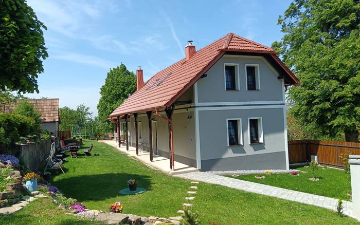 Chalupa pod hradom Branč - Podbranč - domki