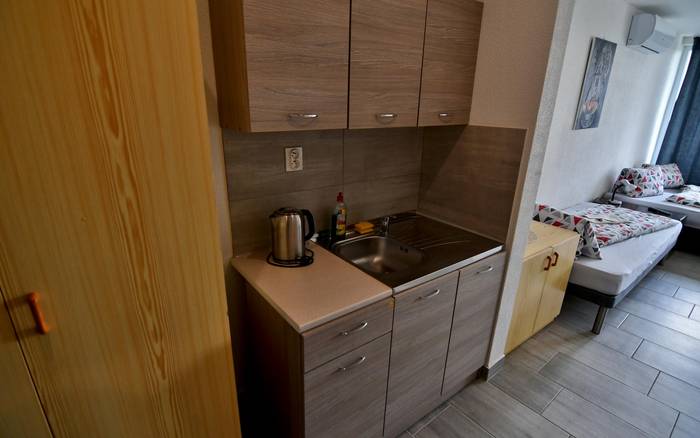 Izba č. 2 štvorlôžková s kuchynkou a balkónom