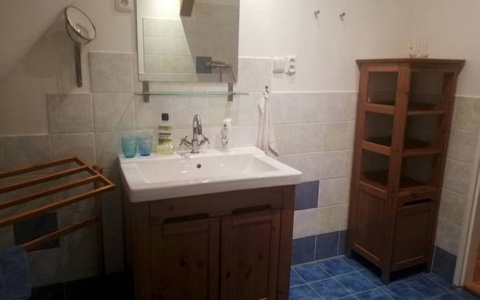 (1.patro) pokoj 6. koupelna s WC
