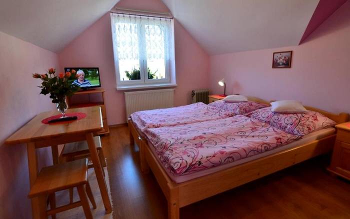 Ružová štvorlôžková rodinná izba